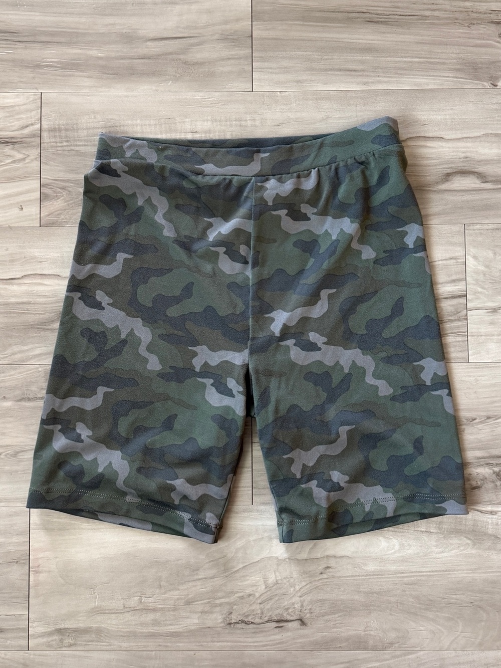 American Eagle Camo High Rise Stretch Activewear Biker Shorts Womens Size Medium